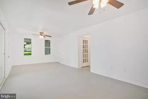 305 Bay Front Dr, Pasadena, MD 21122 photo 14