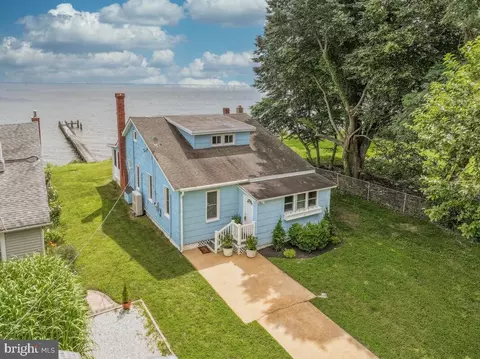 305 Bay Front Dr, Pasadena, MD 21122