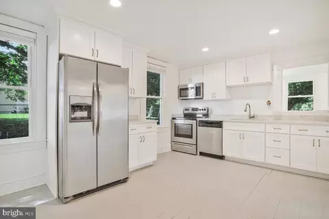 305 Bay Front Dr, Pasadena, MD 21122 photo 7