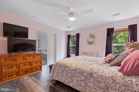 Bedroom - 854 Thicket Ct, Odenton, MD 21113 photo 2 of 7