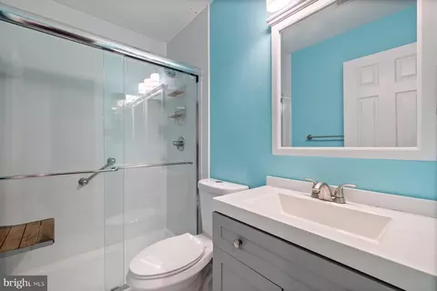 Bath - 854 Thicket Ct, Odenton, MD 21113 photo 2 of 3