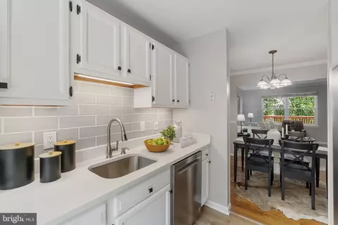7805 Leonardo Ct, Pasadena, MD 21122 photo 5