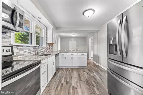 1616 Colony Rd, Pasadena, MD 21122 photo 3