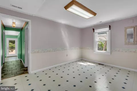 Entry Way - 5031 Chalk Point Rd, West River, MD 20778 photo 6 of 7