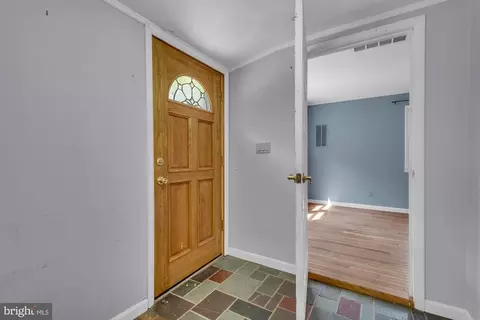 Entry Way - 5031 Chalk Point Rd, West River, MD 20778 photo 2 of 7
