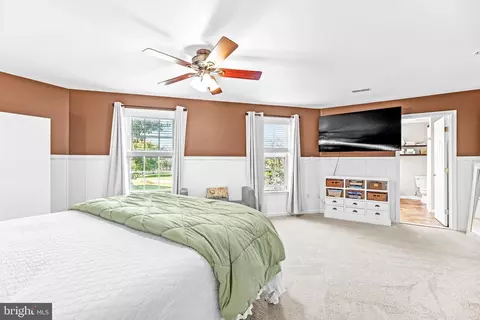 Bedroom - 619 Park Pl, Deale, MD 20751 photo 6 of 9