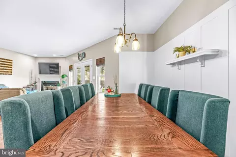 Dining - 619 Park Pl, Deale, MD 20751 photo 2 of 5