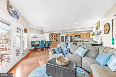 Living - 619 Park Pl, Deale, MD 20751 photo 1 of 1