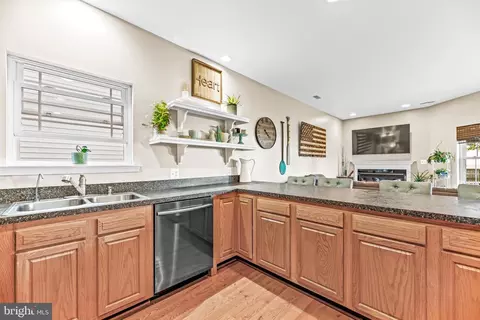 Kitchen - 619 Park Pl, Deale, MD 20751 photo 5 of 7