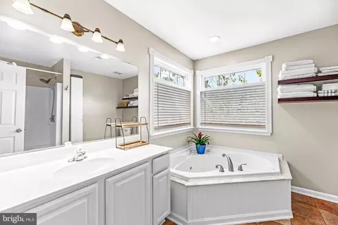 Bath - 619 Park Pl, Deale, MD 20751 photo 2 of 4