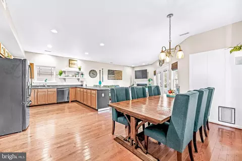 Dining - 619 Park Pl, Deale, MD 20751 photo 1 of 5