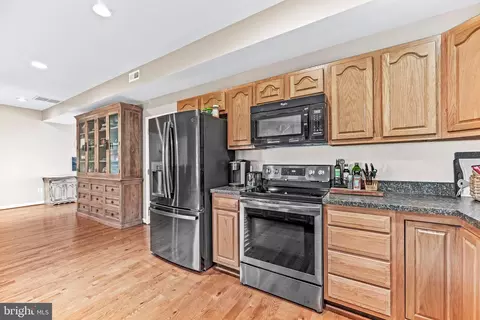 Kitchen - 619 Park Pl, Deale, MD 20751 photo 6 of 7