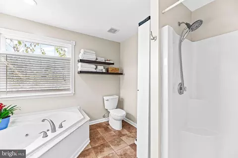 Bath - 619 Park Pl, Deale, MD 20751 photo 3 of 4