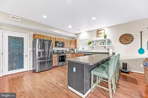 Kitchen - 619 Park Pl, Deale, MD 20751 photo 7 of 7