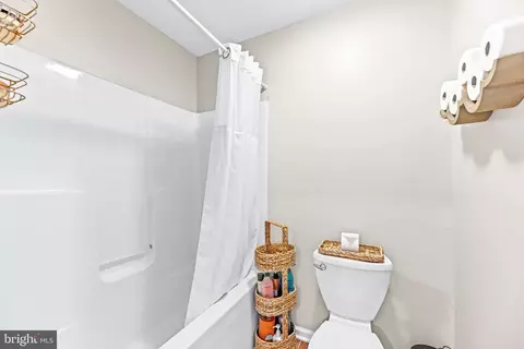 Bath - 619 Park Pl, Deale, MD 20751 photo 1 of 4