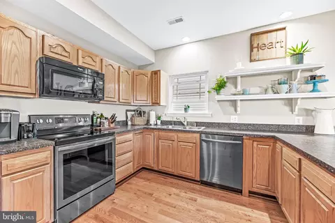 Kitchen - 619 Park Pl, Deale, MD 20751 photo 4 of 7
