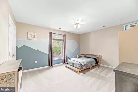 Bedroom - 619 Park Pl, Deale, MD 20751 photo 2 of 9
