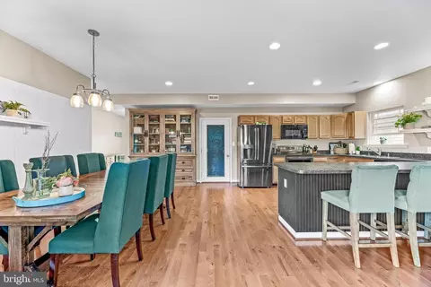 Dining - 619 Park Pl, Deale, MD 20751 photo 4 of 5