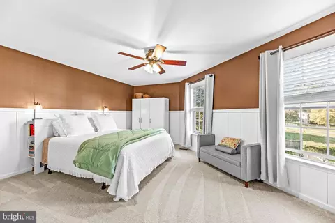 Bedroom - 619 Park Pl, Deale, MD 20751 photo 5 of 9