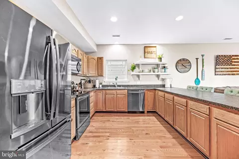 Kitchen - 619 Park Pl, Deale, MD 20751 photo 2 of 7