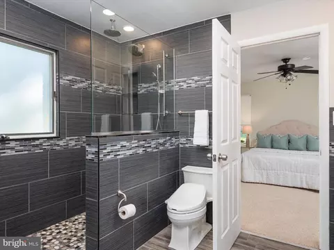 Bath - 1207 Bay View Ct, Edgewater, MD 21037 photo 1 of 5