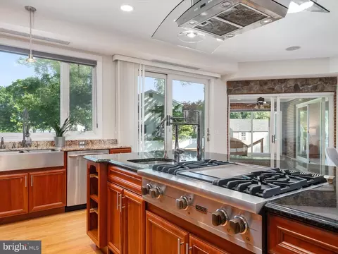 Kitchen - 1207 Bay View Ct, Edgewater, MD 21037 photo 4 of 5