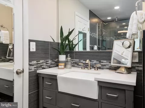 Bath - 1207 Bay View Ct, Edgewater, MD 21037 photo 2 of 5