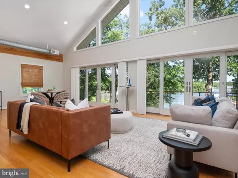 Living - 1207 Bay View Ct, Edgewater, MD 21037 photo 6 of 7