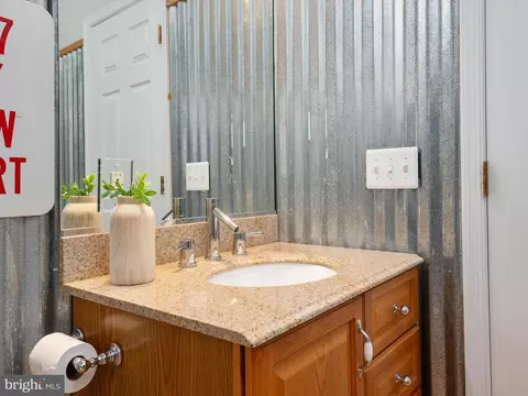 Bath - 1207 Bay View Ct, Edgewater, MD 21037 photo 4 of 5