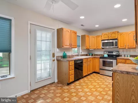 Kitchen - 1207 Bay View Ct, Edgewater, MD 21037 photo 5 of 5
