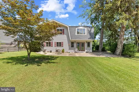 7578 Beach Dr, Pasadena, MD 21122 photo 6