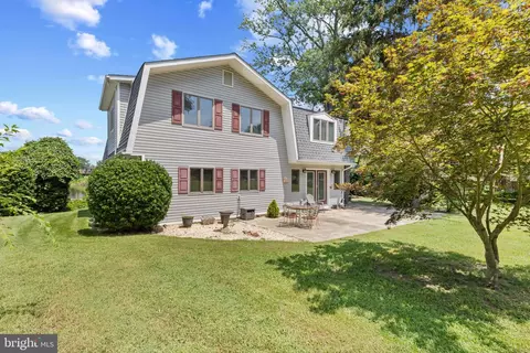 7578 Beach Dr, Pasadena, MD 21122 photo 8