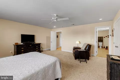 7578 Beach Dr, Pasadena, MD 21122 photo 28