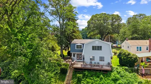 7578 Beach Dr, Pasadena, MD 21122