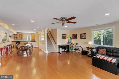 7578 Beach Dr, Pasadena, MD 21122 photo 14
