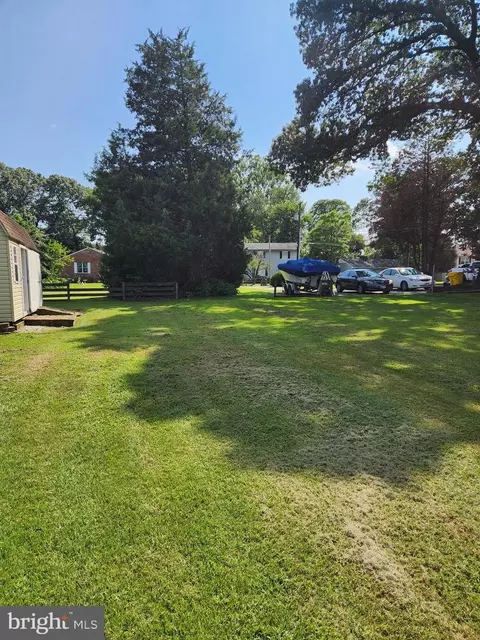 7578 Beach Dr, Pasadena, MD 21122 photo 4