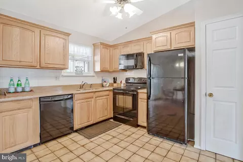 320 Double Eagle Dr, Linthicum Heights, MD 21090 photo 7