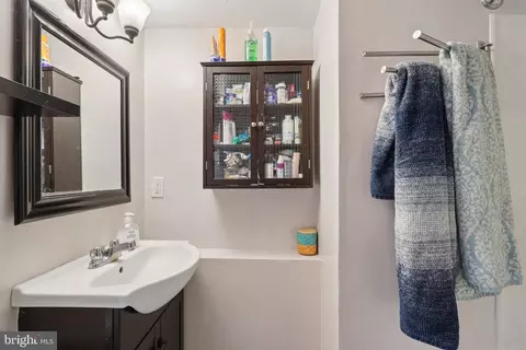 Bath - 1610 Midland Rd, Edgewater, MD 21037 photo 1 of 2