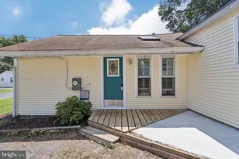 Exterior - 1610 Midland Rd, Edgewater, MD 21037 photo 2 of 5