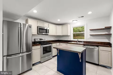 Kitchen - 706 Chapelgate Dr, Odenton, MD 21113 photo 1 of 2