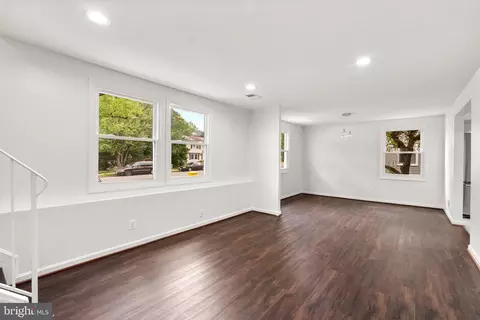 Living - 706 Chapelgate Dr, Odenton, MD 21113 photo 2 of 6
