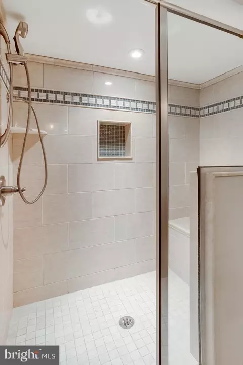 Bath - 1508 Falling Brook Ct, Odenton, MD 21113 photo 8 of 8