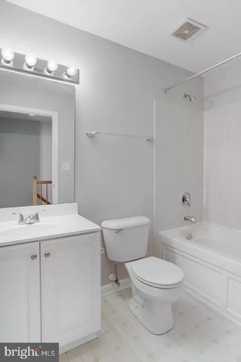 Bath - 1508 Falling Brook Ct, Odenton, MD 21113 photo 3 of 8