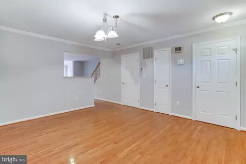 Living - 1508 Falling Brook Ct, Odenton, MD 21113 photo 4 of 8