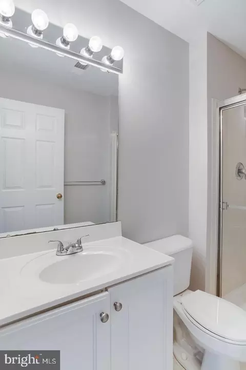 Bath - 1508 Falling Brook Ct, Odenton, MD 21113 photo 4 of 8