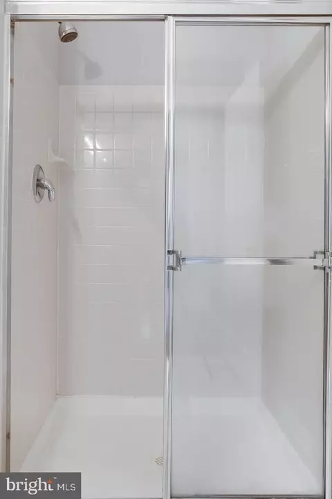 Bath - 1508 Falling Brook Ct, Odenton, MD 21113 photo 5 of 8