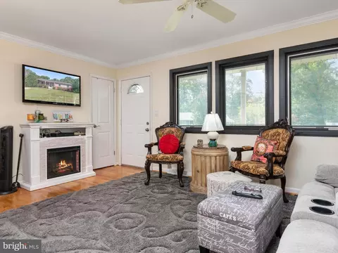 Living - 692 D St, Pasadena, MD 21122 photo 1 of 2