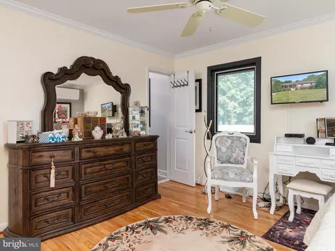 Bedroom - 692 D St, Pasadena, MD 21122 photo 5 of 5