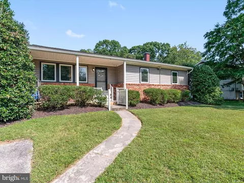 Exterior - 692 D St, Pasadena, MD 21122 photo 4 of 7
