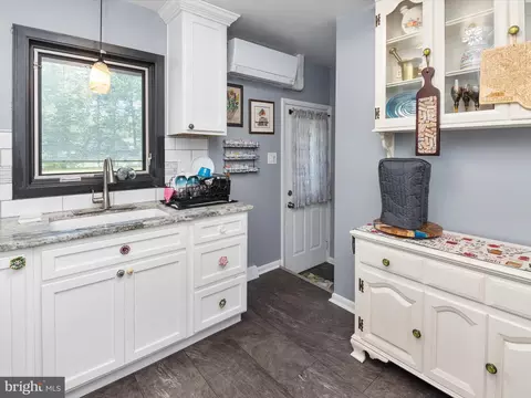 Kitchen - 692 D St, Pasadena, MD 21122 photo 3 of 3